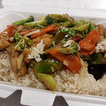 Mark Pi's Express - Broccoli chicken on white rice - Chinese Near Me - Cincinnati, Ohio