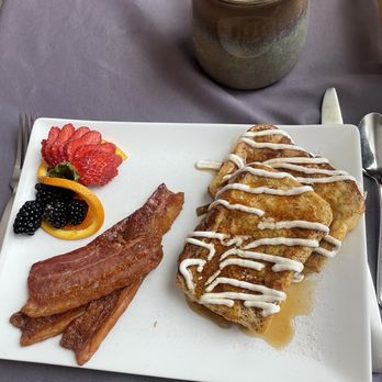 The Chadwick Bed & Breakfast - French toast with bacon and fresh fruit - Bed & Breakfast Near Me - Portland, Maine