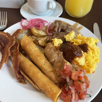 El Palmar Restaurant - Showing the variety of each breakfast - Mexican Near Me - Puerto Vallarta, JAL