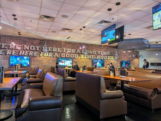 Brick House Tavern + Tap by null