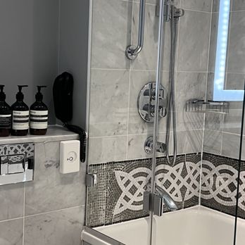 Waldorf Astoria Edinburgh - The Caledonian  - Shower in two twins room - Hotels Near Me - Edinburgh, EDH