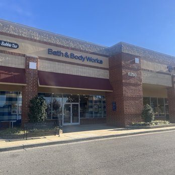 Bath & Body Works - Front entrance, parking is close by. - Cosmetics & Beauty Supply Near Me - Columbia, Maryland Bath & Body Works - Front entrance, parking is close by. - Cosmetics & Beauty Supply Near Me - Columbia, Maryland