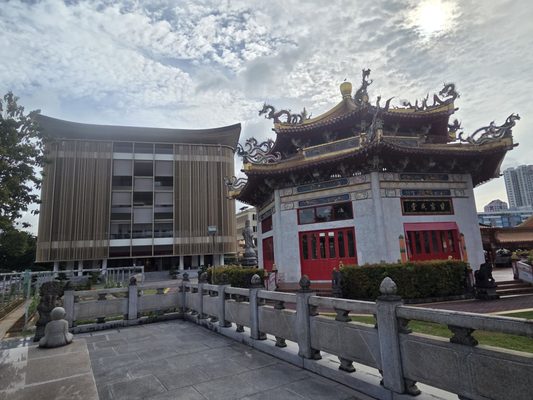 Kong Meng San Phor Kark See Monastery by null