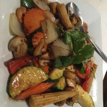 Araya's Place - Cashew Delight - Thai Near Me - Seattle, Washington