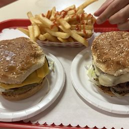 cheeseburger and classic burger