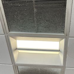Dunkin' - Air vents were filthy