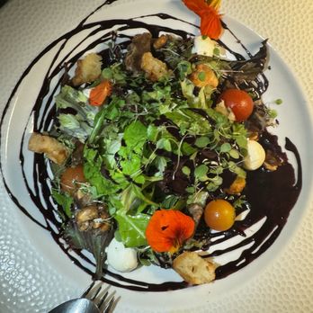 Marine Resto - Goat cheese salad - Restaurants Near Me - Copacabana, RJ