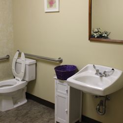 Fore River - Clean and spacious bathroom