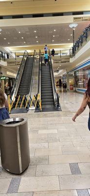 Staten Island Mall by null