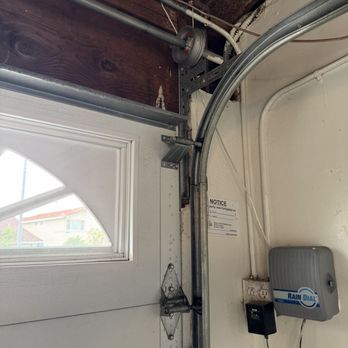 High Touch Garage Door Service - Cable and rollers - Garage Door Services Near Me - Sherman Oaks, California