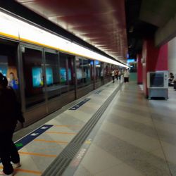 港鐵荔景站 - Platform