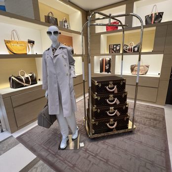 Louis Vuitton - Luggage Near Me - Paris, 75 Louis Vuitton - Luggage Near Me - Paris, 75