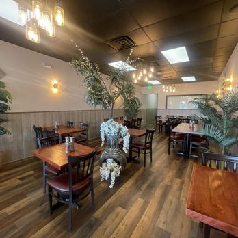 SHONDIZ - Overview of the dining area - Mediterranean Near Me - Denver, Colorado