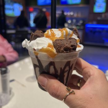 PopStroke - Mini Shake caremel brownie - Mini Golf Near Me - Daytona Beach, Florida
