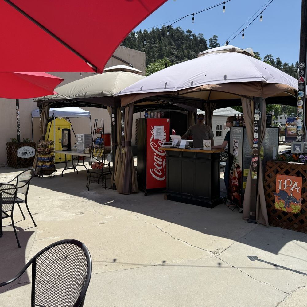 The Slab Outdoor Pub - The bar service - Beer Gardens Near Me - Estes Park, Colorado The Slab Outdoor Pub - The bar service - Beer Gardens Near Me - Estes Park, Colorado