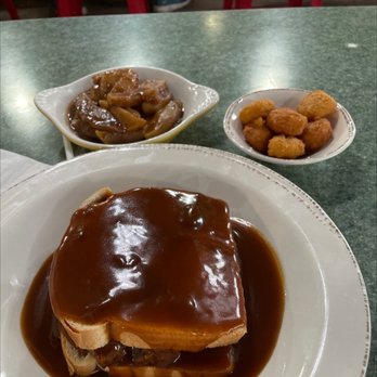 Willy's Kitchen - Smothered meatloaf sandwich with fried apples - American Near Me - Glen Burnie, Maryland Willy's Kitchen - Smothered meatloaf sandwich with fried apples - American Near Me - Glen Burnie, Maryland