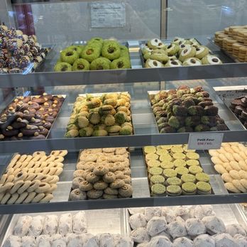 Crown Pastries - Petit four - Bakeries Near Me - Toronto, Ontario
