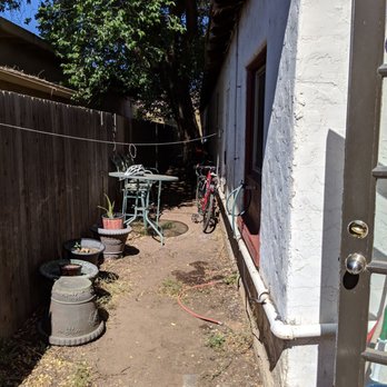 Grand Canyon International Hostel - Grand Canyon International hostel- Shared outdoor patio - Hotels Near Me - Flagstaff, Arizona