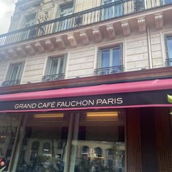 Fauchon - Don't go here!!! There are much better places to eat for way less money!!!!!