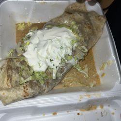 La Potosina - Why is there sour cream and lettuce on top of the burrito?