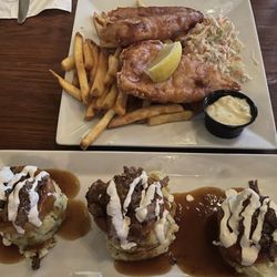 Gilly's Pubhouse - Fish and chips Fridayyyy!!!! Tried the Yorkshire pudding (filled with prime rib) that's sit on to of some yummy mashed potato.