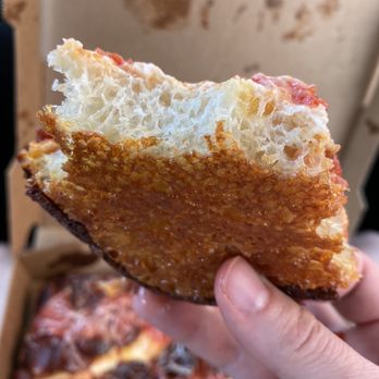 Circles + Squares - Perfect bottom crust - Pizza Near Me - Philadelphia, Pennsylvania