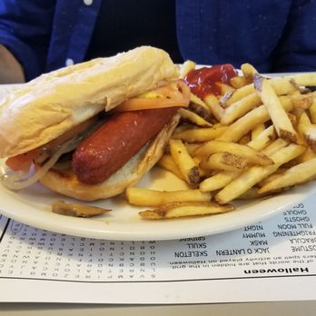 Bob's Diner - steak house hot dog view two - Diners Near Me - Bainbridge, New York