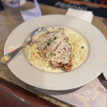 Calderone Club - Chicken fettuccine alfredo - Pizza Near Me - Milwaukee, Wisconsin