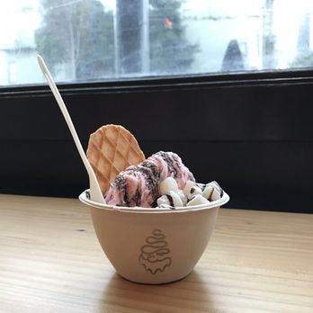Powder - Strawberry shaved snow with mochi and chocolate glaze - Desserts Near Me - San Francisco, California Powder - Strawberry shaved snow with mochi and chocolate glaze - Desserts Near Me - San Francisco, California
