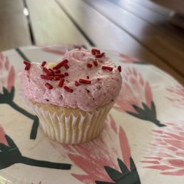 Strawberry cupcake solid 7/10 Strawberry cupcake solid 7/10