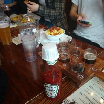 Vices et Versa - The Mac and cheese with the nachos in the background - Poutineries Near Me - Montreal, Quebec