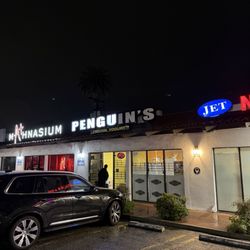 Penguin's Frozen Yogurt - out front
