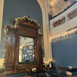 Cavanaugh's Restaurant - Enjoying lunch