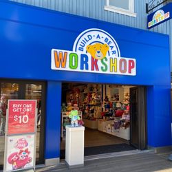 Build A Bear - Entrance