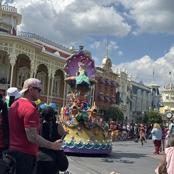 Magic Kingdom Park - Parade - Amusement Parks Near Me - Lake Buena Vista, Florida Magic Kingdom Park - Parade - Amusement Parks Near Me - Lake Buena Vista, Florida
