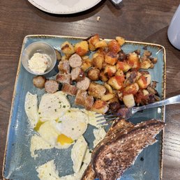 Traditional Breakfast; eggs over easy, 2 port sausage links, slice of toast and breakfast potatoes. Butter & Jelly on the side. w/milk Traditional Breakfast; eggs over easy, 2 port sausage links, slice of toast and breakfast potatoes. Butter & Jelly on the side. w/milk