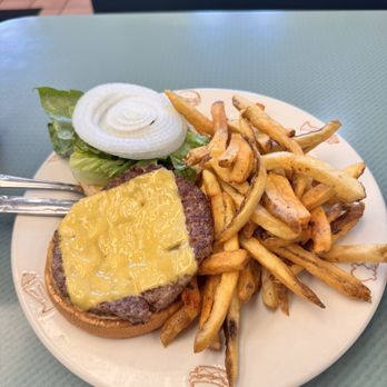 Lindy's and Gertie's - Cheeseburger with fresh cut fries add - American Near Me - Bridgeview, Illinois Lindy's and Gertie's - Cheeseburger with fresh cut fries add - American Near Me - Bridgeview, Illinois