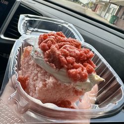 Bait Shop Burgers - Strawberry crunch cake