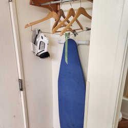La Quinta by Wyndham Lakeland East - Ironing board and hangars