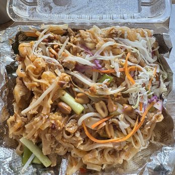 Kob's Kitchen - Pad Thai chicken - Laotian Near Me - American Canyon, California
