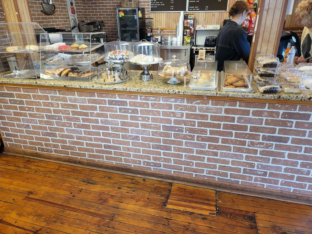 Mama D's Bakery Logo
