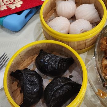 Ellie's Chinese Restaurant - Squid Ink Dumplings (Has pork and Shrimp inside). And Ha Gao. - Chinese Near Me - Las Vegas, Nevada Ellie's Chinese Restaurant - Squid Ink Dumplings (Has pork and Shrimp inside). And Ha Gao. - Chinese Near Me - Las Vegas, Nevada