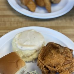 Julians Drive In - Broasted chicken, mashed potato and gravy