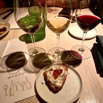 Oakley Wines - Wine flight and charcuterie - Wine Bars Near Me - Cincinnati, Ohio