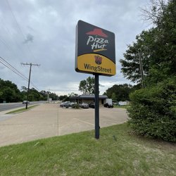 Pizza Hut - Sign