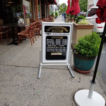 Le Canard-Enchaine - Closed Wednesdays and Sundays - French Near Me - Kingston, New York