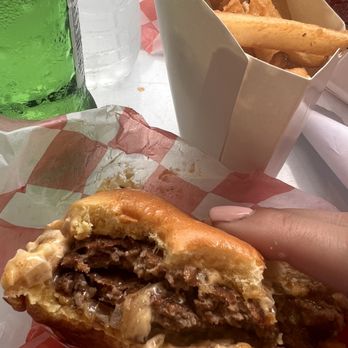 7th Street Burger Chelsea - Juicy - Burgers Near Me - New York, New York 7th Street Burger Chelsea - Juicy - Burgers Near Me - New York, New York