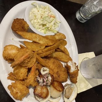 St Augustine Fish Camp - This is the fried fish combo plus the scallops and clams from my friends pasta dish - Seafood Near Me - St Augustine, Florida