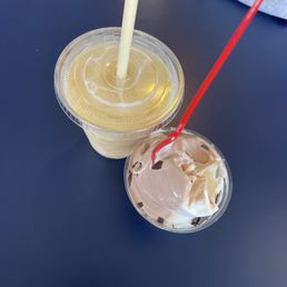Mango pineapple smoothie and swirl