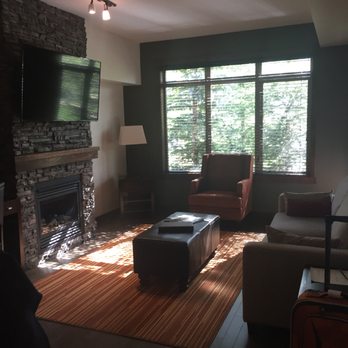 Stoneridge Mountain Resort - Living Room - Hotels Near Me - Canmore, Alberta